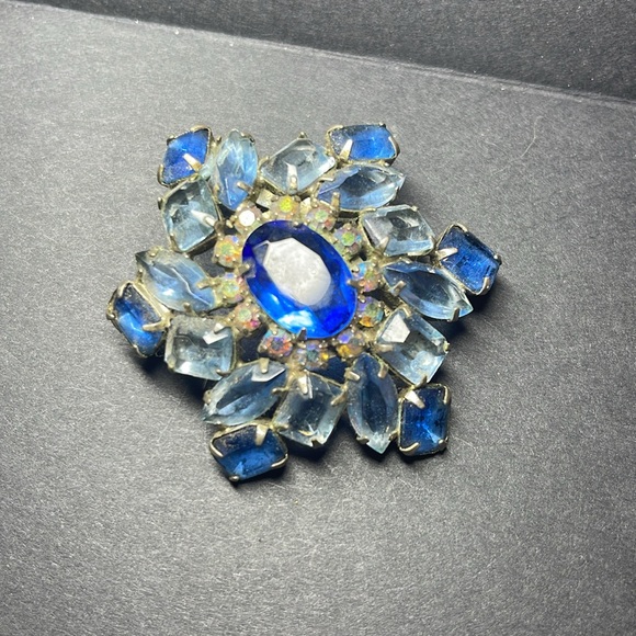 Vintage Prong Set Blue Rhinestone Pin Brooch - Picture 5 of 5
